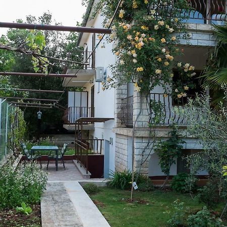 Apartment Dani Malinska Exterior photo